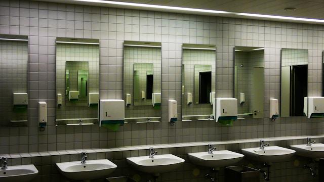 restroom cleaning-in NYC